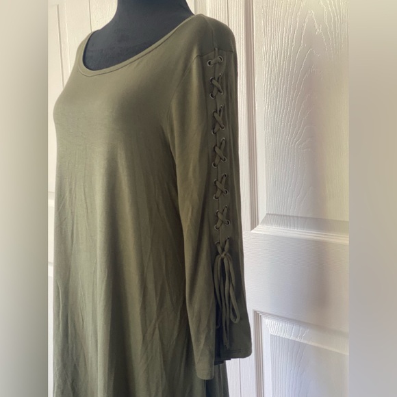 Express Loose T-Shirt Mini Dress With Lace Up Arm Detail - Picture 4 of 4